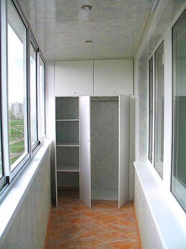 Особенности балконных шкафов